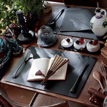 placemats-45x30-cm-single-piece-black-bull-1
